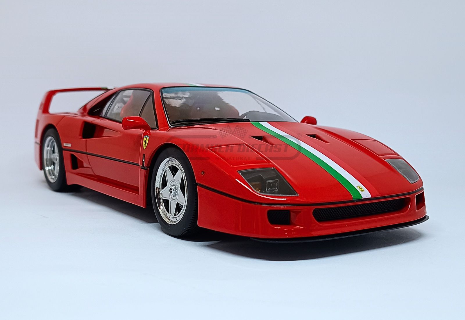 Ferrari F40 1987 - Rosso Corsa com Italian Stripes - 1:18 KK-Scale - 3