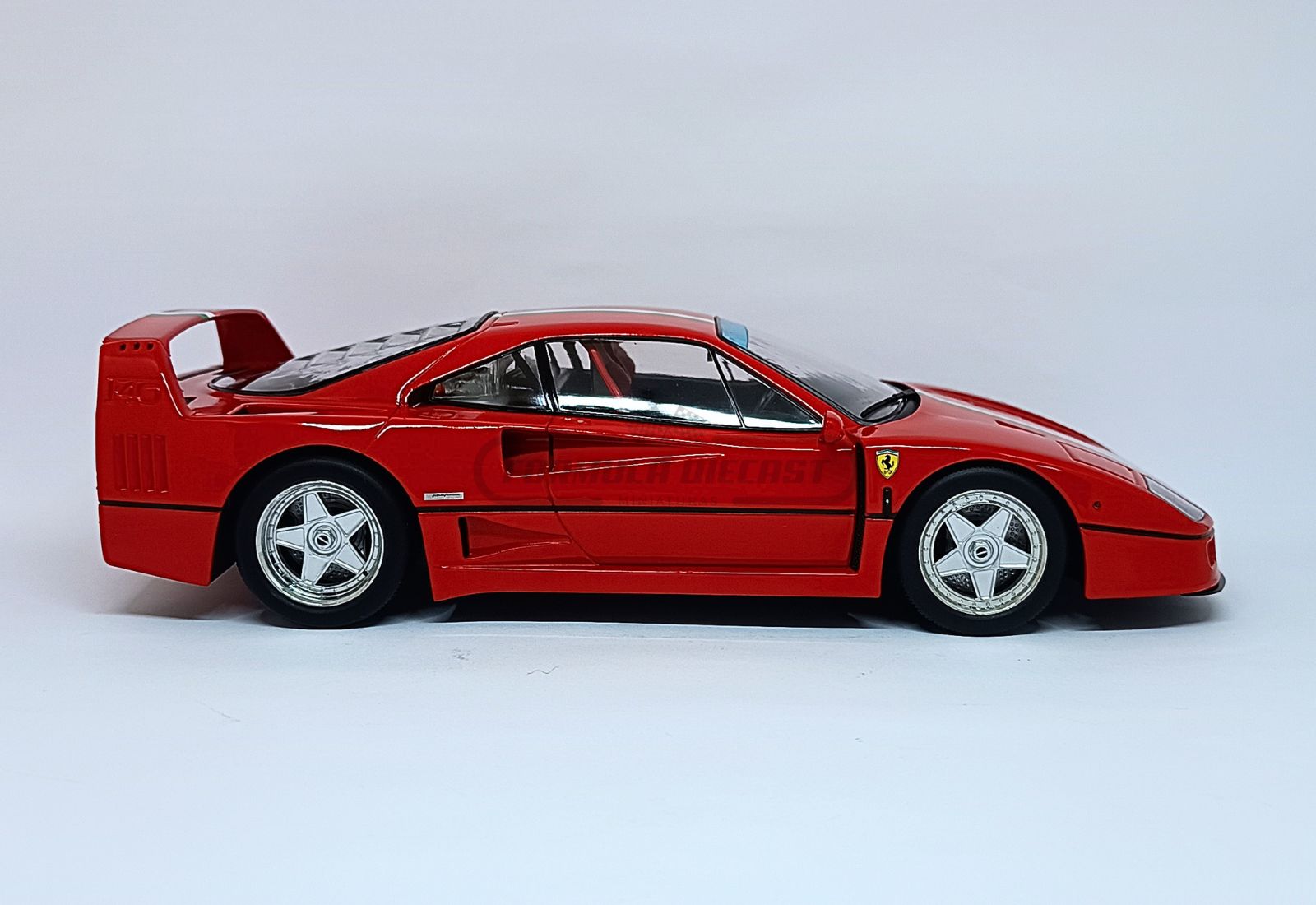 Ferrari F40 1987 - Rosso Corsa com Italian Stripes - 1:18 KK-Scale - 4