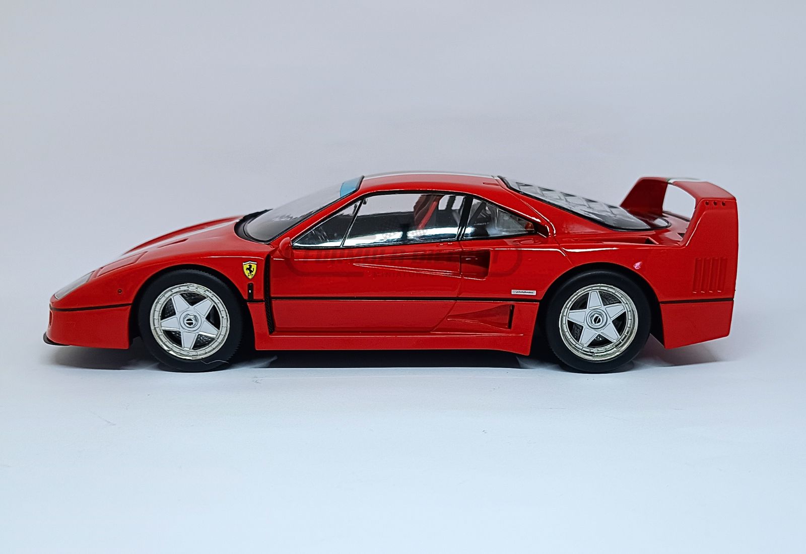 Ferrari F40 1987 - Rosso Corsa com Italian Stripes - 1:18 KK-Scale - 6