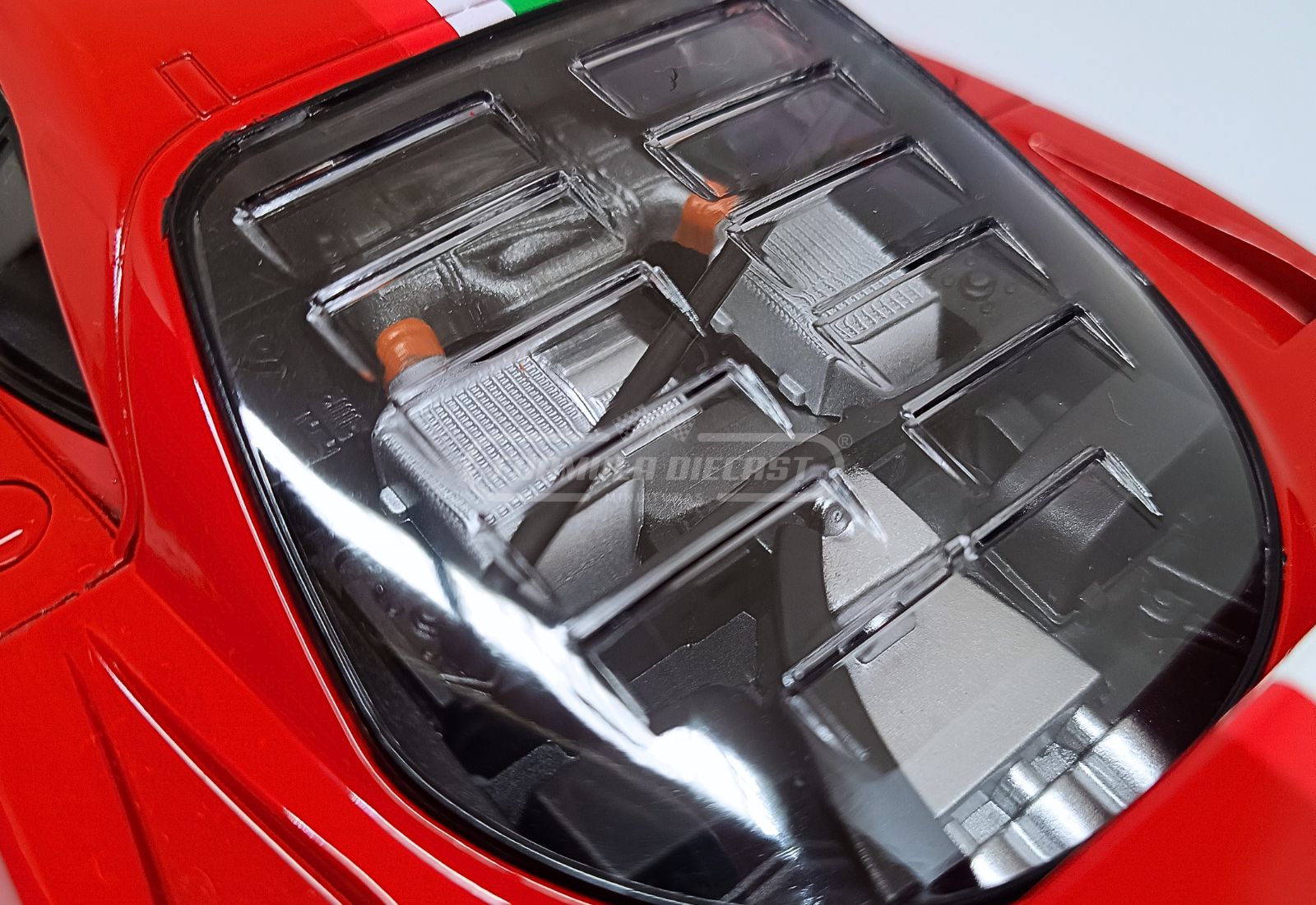 Ferrari F40 1987 - Rosso Corsa com Italian Stripes - 1:18 KK-Scale - 8