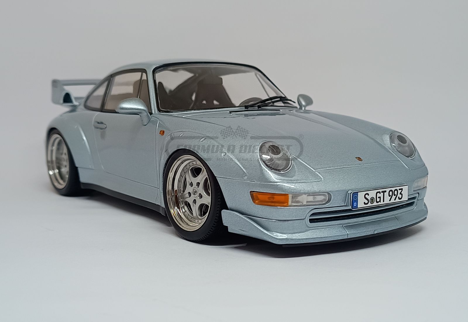 Porsche 911 993 GT2 Coupé 1996 c/ rodas Speedline - Prata - 1:18 KK-Scale - 3
