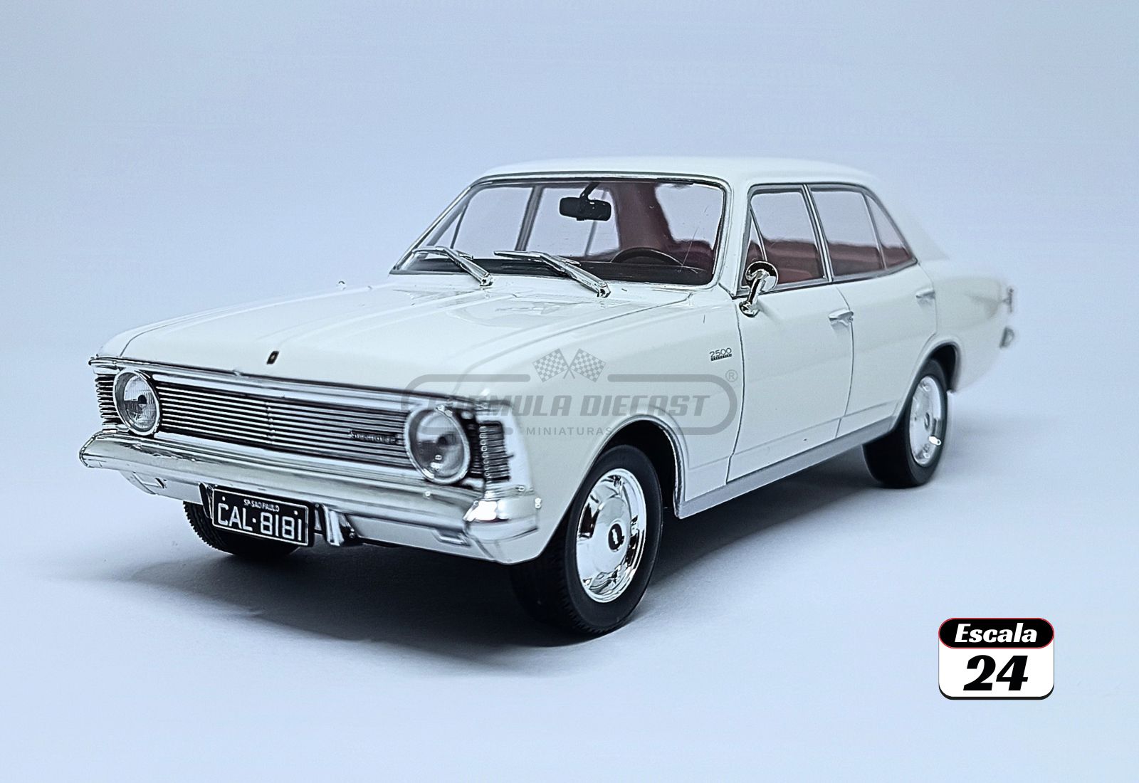 Chevrolet Opala Luxo 1969 - Branco c/ interior vermelho - 1:24 California Classic
