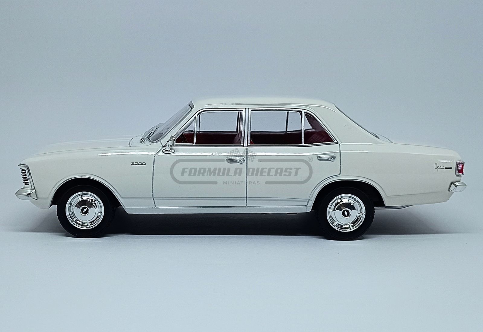 Chevrolet Opala Luxo 1969 - Branco c/ interior vermelho - 1:24 California Classic - 6