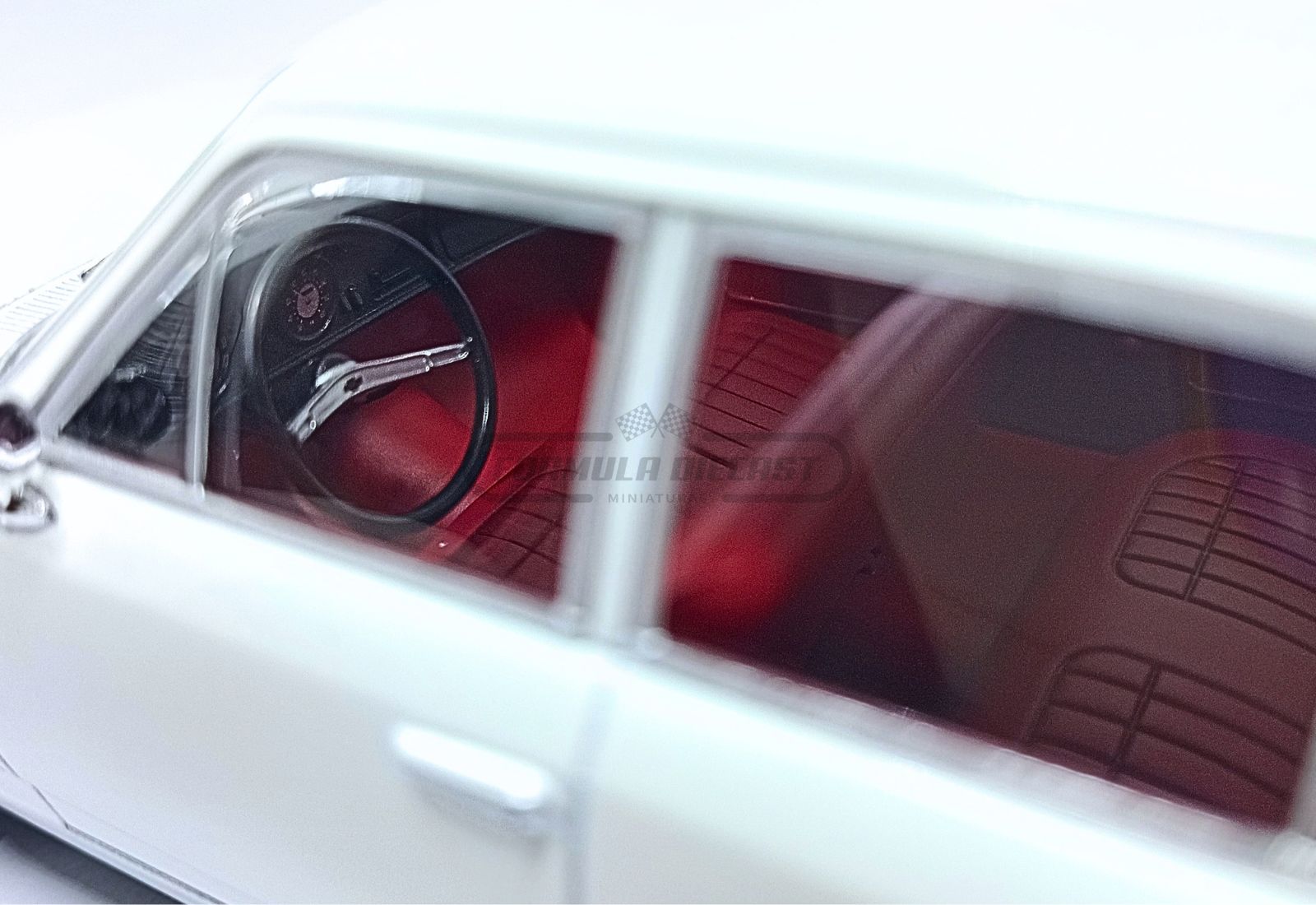 Chevrolet Opala Luxo 1969 - Branco c/ interior vermelho - 1:24 California Classic - 7