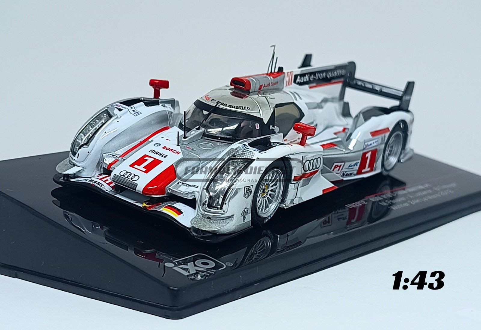 Audi R18 e-tron quattro #1 - Lotterer/Fässler/Tréluyer - Vencedor 24h Le Mans 2012 - 1:43 IXO