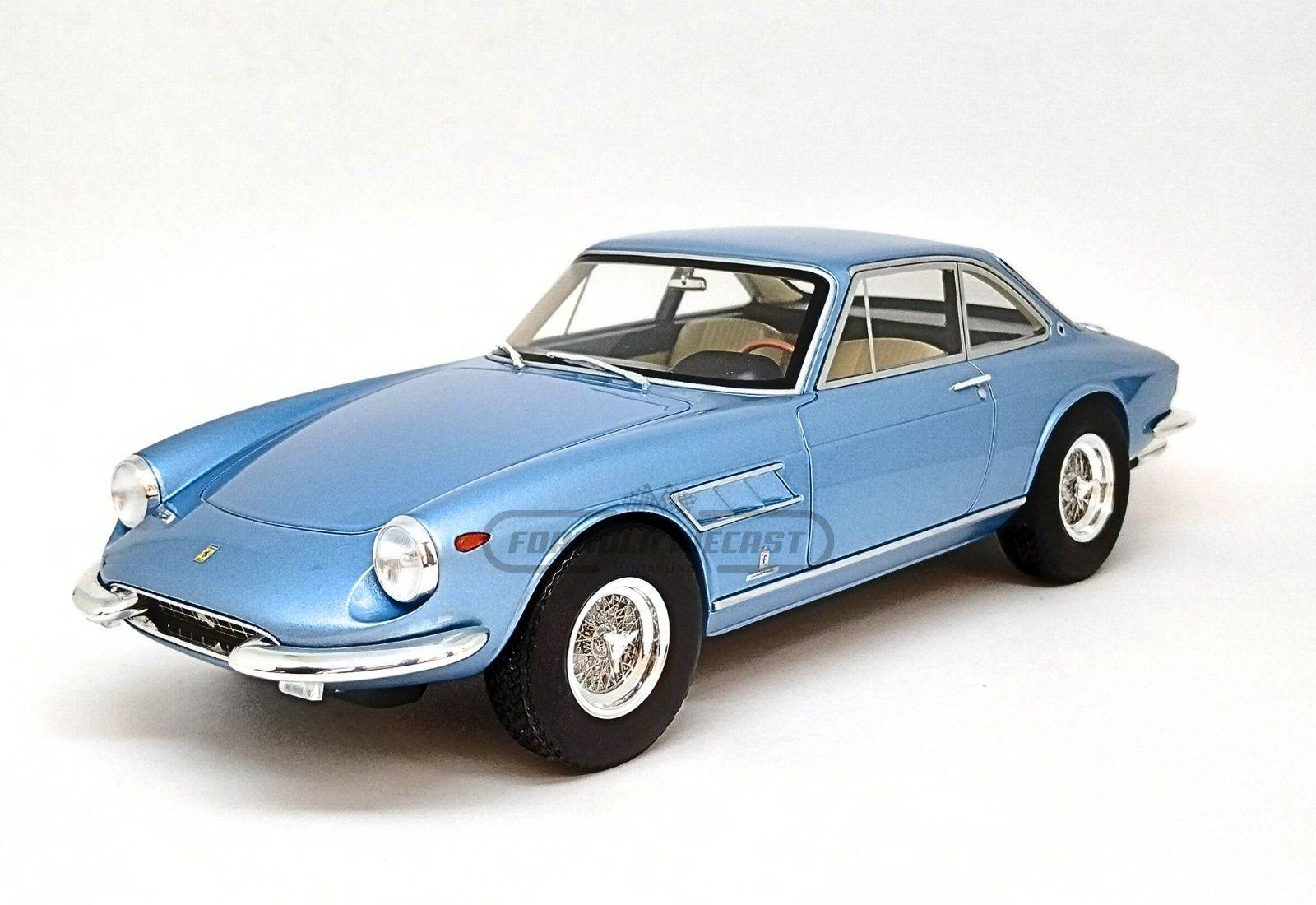 Ferrari 330 GTC 1966-68 - Azul - 1:18 CMR