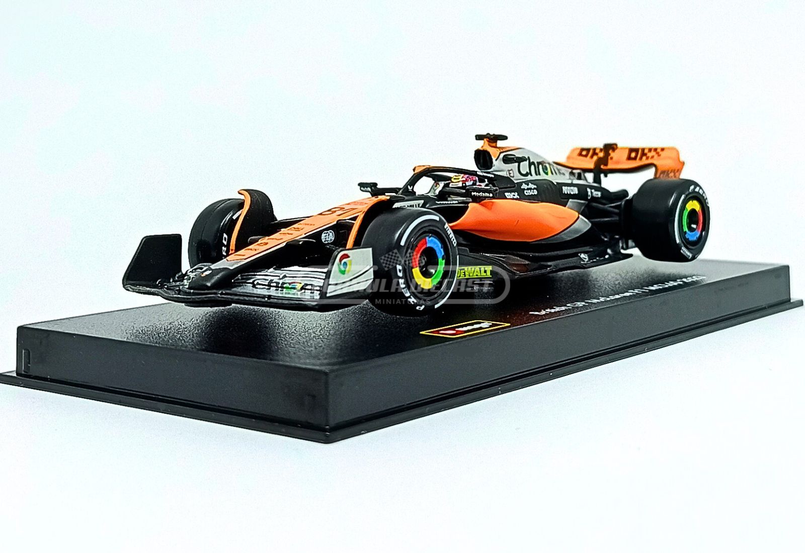 McLaren MCL60 #81 O. Piastri (c/ piloto) - GP da Inglaterra F1 2023 - 1:43 Bburago