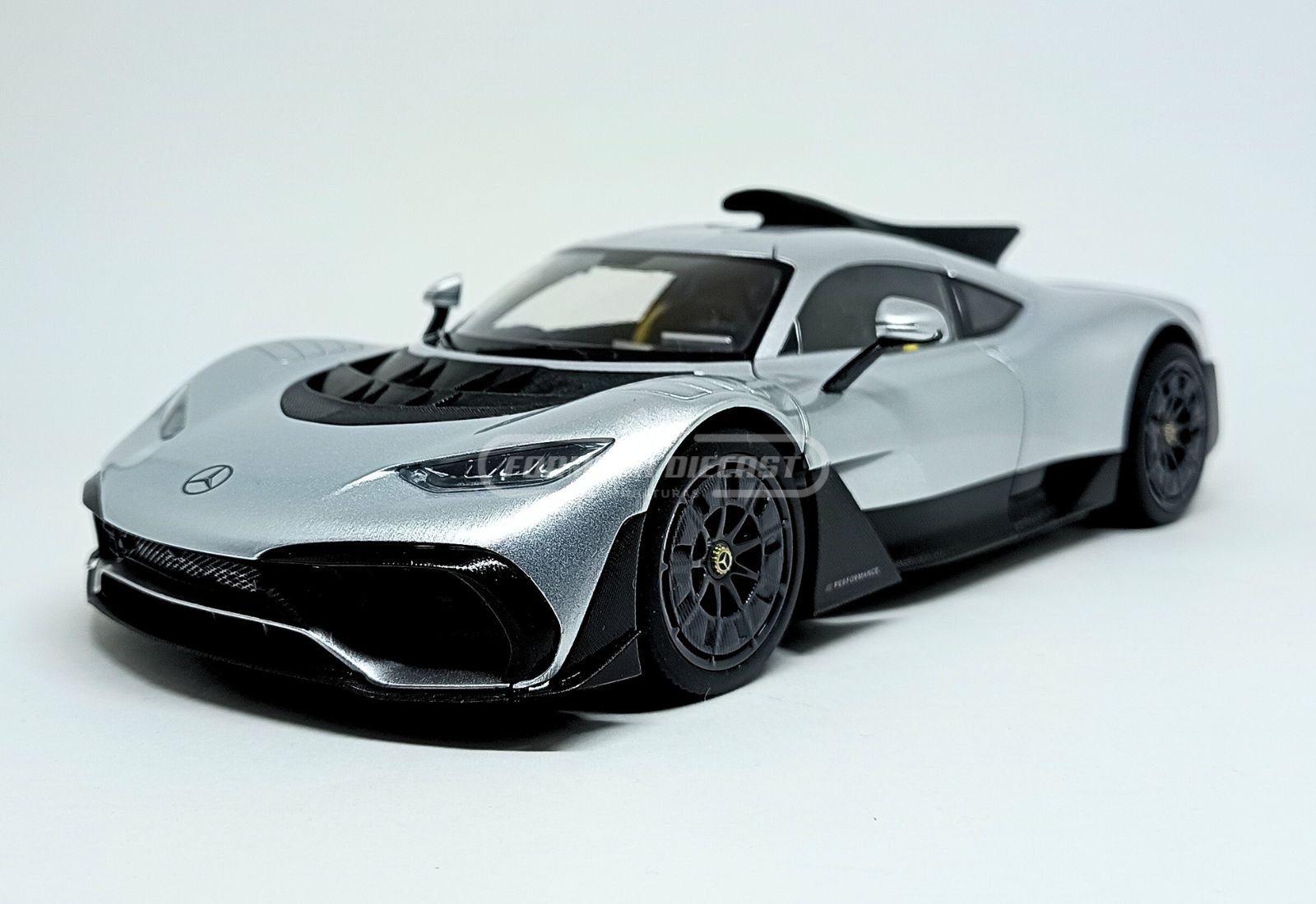 Mercedes-AMG ONE 2023 - Prata - 1:18 NZG - Ed. Especial p/ a Mercedes