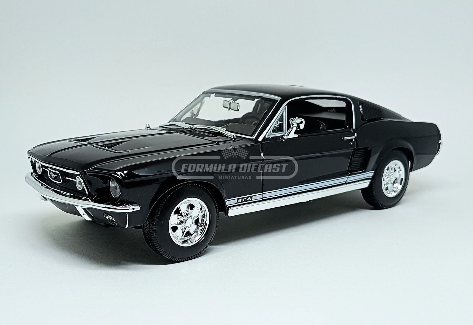 Ford Mustang GTA Fastback 1967 - Preto - 1:18 Maisto