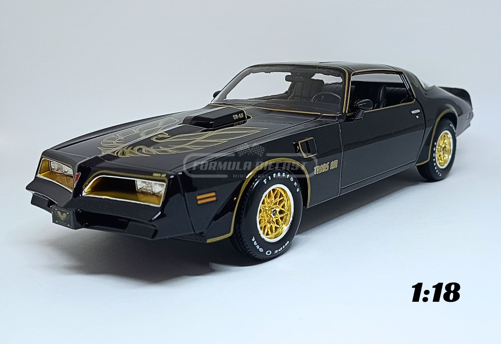 Pontiac Firebird Trans-Am Special Edition 1978 – Preto/Dourado – 1:18 Maisto